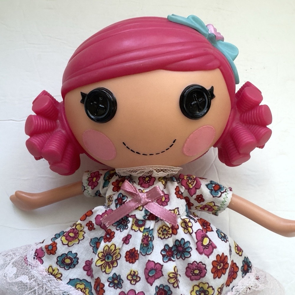MGA Entertainment Lalaloopsy Coral Sea Shells Doll Pink Dress & Bloomers 12"